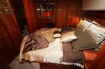 - 23 58-2004-Riviera-Enclosed-Flybridge-23