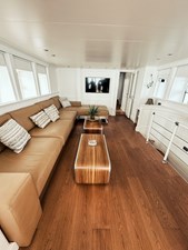 LAZIZA 44 Salon