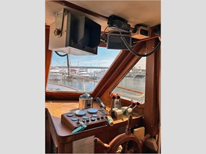 40 MARINE TRADER 1985 29 