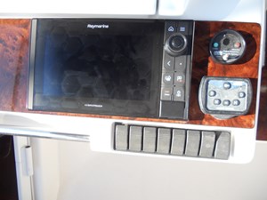 Carpe Diem 61 62_Flybridge Raymarine Electronics 2