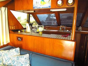 1989 Ocean Alexander 42 Sedan 18 19