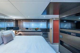 2017 Cruisers Yachts 60 Cantius 59 