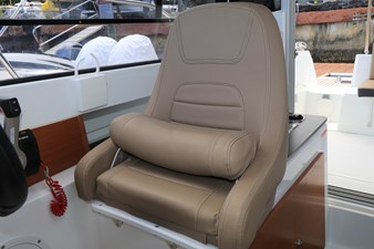 JEANNEAU MF 795 6 04-Capitan seat