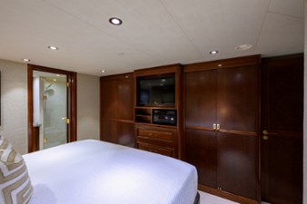 SARABETH 25 VIP Guest Stateroom-Starboard