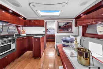 Sea Ray 500 Sundancer 17 Sea Ray Sundancer 500 _ Interior-9