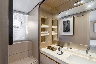 ALUMINIA 15 Master bathroom