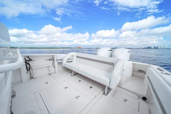 Intrepid 327 Center Console 27 32' Intrepid -4