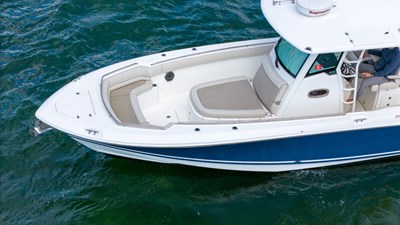 2020 Boston Whaler 330 Outrage 7 