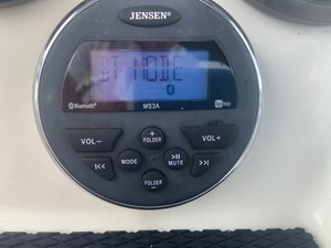 BAYLINER ELEMENT F18 3 04.stereo