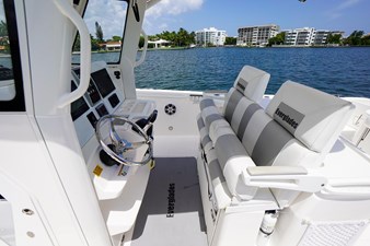 2012 Everglades 325 Center Console 17 