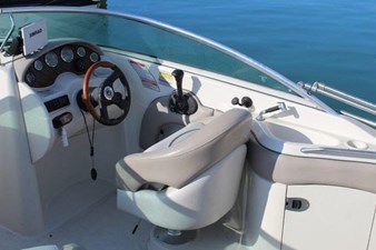 2004 Sea Ray 220 Sundeck 19 20