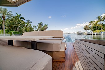 TENDER OWL 32 Port Side Deck and Seating