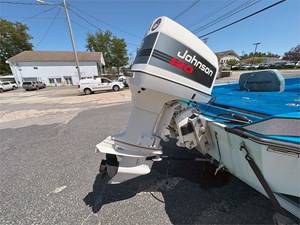 17' RANGER 1986 COMANCHE SERIES 330V 6 