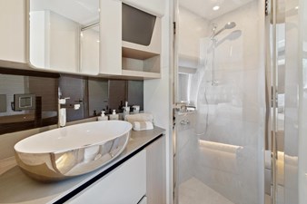 - 31 32_2022 48 Absolute 48 Coupe ZO