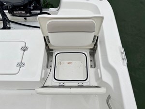 2016 Nauticstar 2110 Sport 42 43
