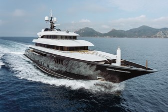 LOON 76 Loon 221' -  Starboard and Bow