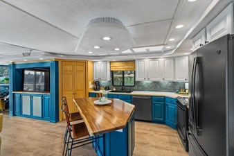 2000 Sumerset House Boat 8 