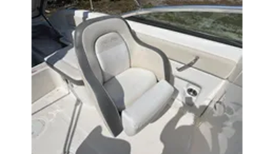 2013 Sea Ray 240 Sundeck 18 