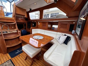 ACADIA 25 Main Salon, Port Aft
