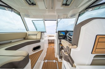 2019 Pursuit DC 325 Dual Console 34 