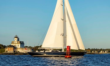 CABOCHON 4 4. Under sail