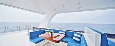 JOHNSON 80' FLYBRIDGE W/HYDRAULIC PLATFORM  27 FB seating   