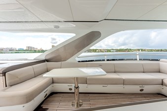 Yacht 69 Flybridge