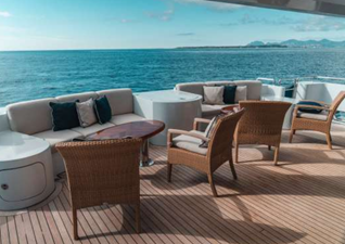 KIJO 21 Undisturbed seaviews: shade is provided by a canopy