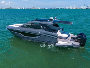 Cruisers Yachts 42 GLS OB 23 42' Yacht Cruisers GLS-23