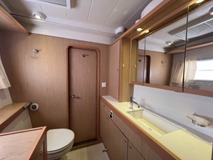 Gracefully 24 2013 Lagoon 400 S2 For Sale Head shower