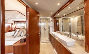 Sunseeker Yacht 90  21 Sunseeker 90