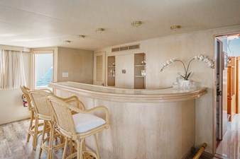 1984 Burger Raised Pilothouse 20 Bar
