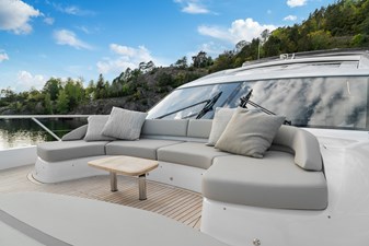 Princess S72 (S72515) 97 Foredeck