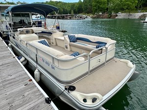 02 Bennington 257L Pontoon NLSQ 2 