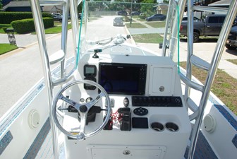2010 Cape Horn Center Console 13 