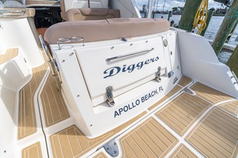 DIGGERS 56 TRANSOM FACING STARBOARD