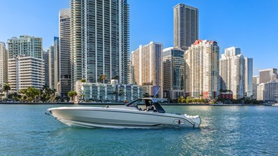 Cigarette 42 Auroris 5 