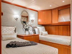 MURPHY'S LAW 7 Twin Guest Stateroom