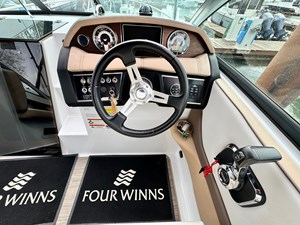 2020 Four Winns Vista 255 10 