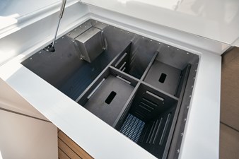 CORAL C 15 DSC_1940 Bridge Deck Drink Box