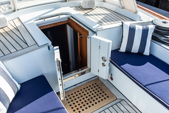 CABOCHON 34 33. Aft deck access to owners cabin.
