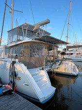 Stray Cats 9 Lagoon-450 F- Stern View