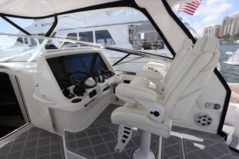 - 25 26_2019 47ft Intrepid 475 Sport Yacht
