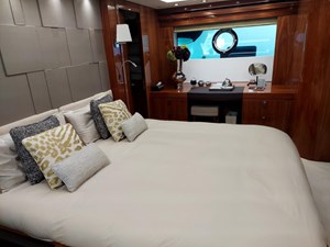 Sunseeker 86 Yacht 16 Master cabin bed 1