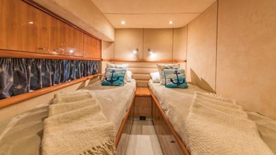 - 15 16_2004 64ft Sunseeker Manhattan