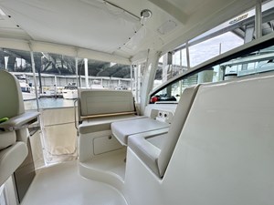 Two Roses 8 Cockpit