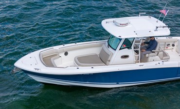 2020 Boston Whaler 330 Outrage 38 