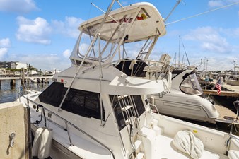 - 3 4_ 2001 38ft Mediterranean Convertible FRIDAYS 4 REEL 