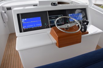 43' Jim Smith  5 Centerline helm console  