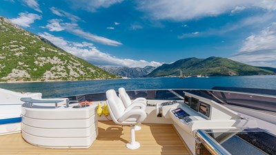LADY MURA 15 10Yacht_ladymura_Superyacht_IYC_flybridge4